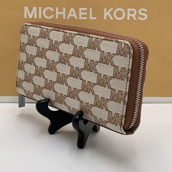 Michael Kors Men’s Women’s Cooper Tech Zip Around Continental Wallet
Light Cream - Picture 4 of 13